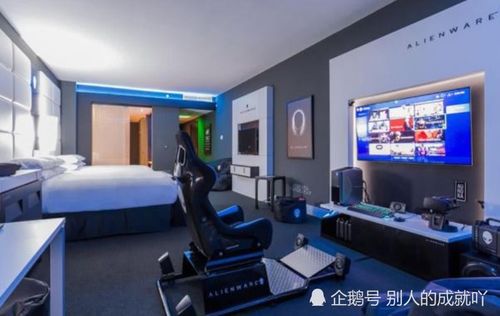 為何電競酒店“五黑房”配五臺(tái)電腦卻僅設(shè)四張床？老板揭露真相與機(jī)房維護(hù)啟示